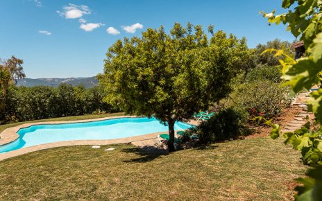 Habitación independiente del jardín a la derecha
