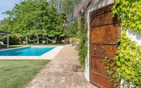 Pool bathroom / changing room