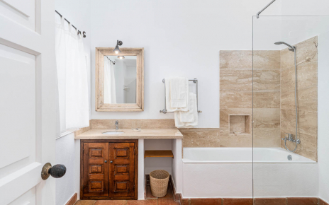 Ensuite facilities bedroom 1