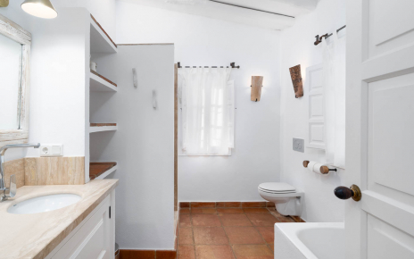 Ensuite de bedroom 2