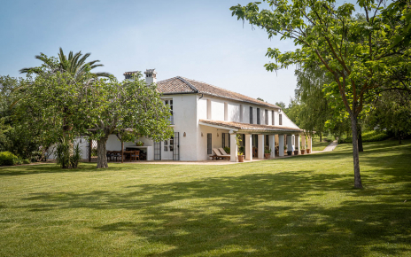 Ample gardens around your holiday property