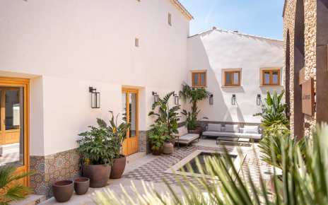 Moorish patio with splash pool