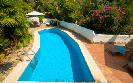 9 metre long pool