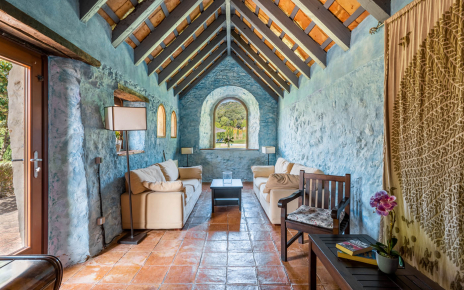 Living area (there is another living area)