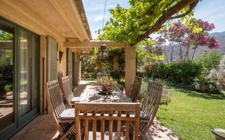 Furnished terraces along the house