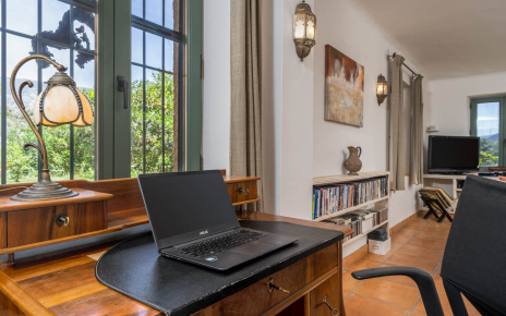 Work spot (computer NOT included)