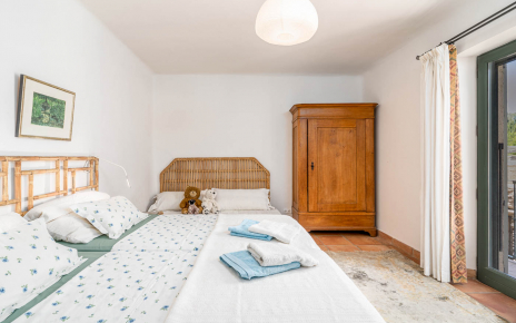 Bedroom with double bed (can be made as twin bedded)