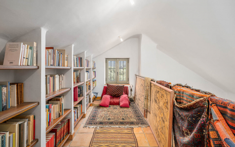 Top floor for reading or yoga