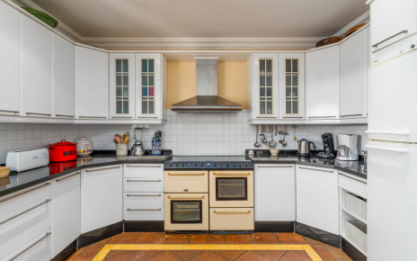 Well equipped kitchen