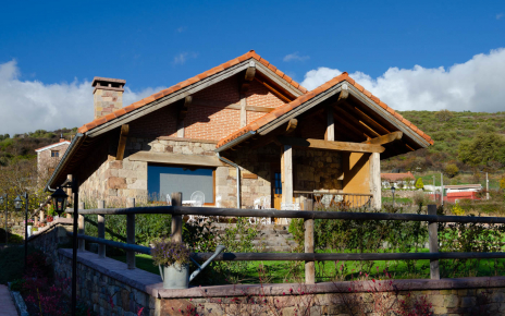 Tu alojamiento con jardín y césped