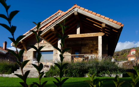 Jardín privado con bonito porche / terraza