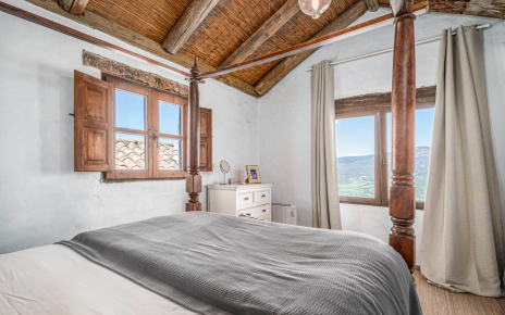 Habitación con cama doble