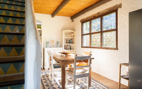 Las habitaciones están en primera planta (escaleras empinadas)