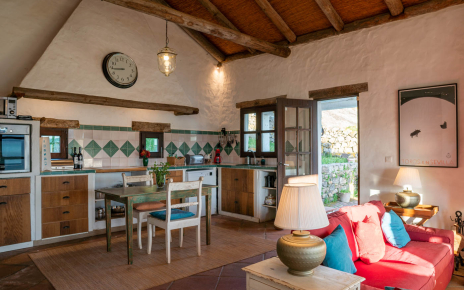 Cocina / comedor con salida a zona piscina