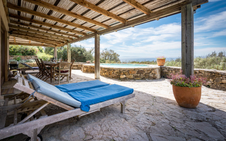 Relax with views to die for