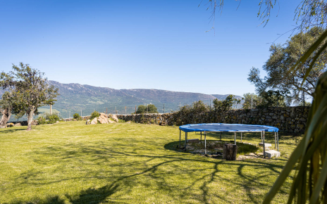 2,500 square meters of private gardens 