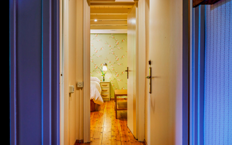 Puerta de acceso a dormitorio 2 y baño