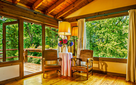 Sala de estar y terraza privada de habitación principal