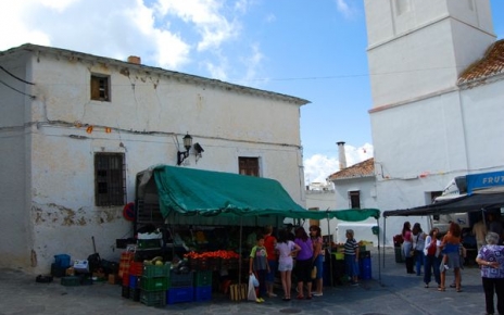 Mercado de frutas y verduras en el pueblo de Capileira