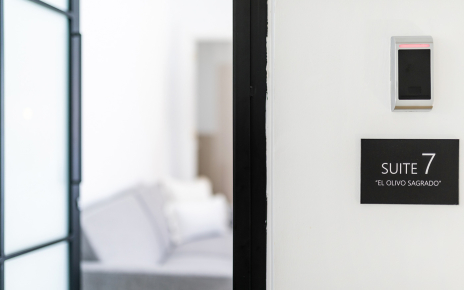 Suite 7 with also internal access, opposite yoga room