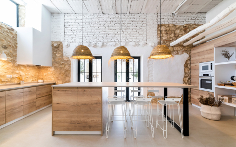 From kitchen you can access main porch