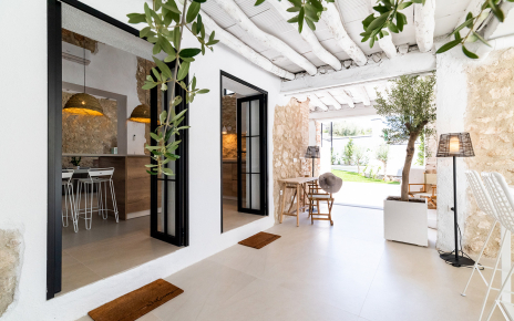 Access to main entrance patio