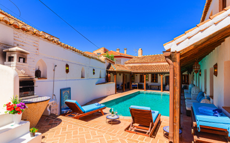 Built-in barbecue (on the left)