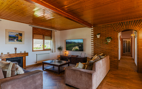 Desde el salón se accede a todas las habitaciones