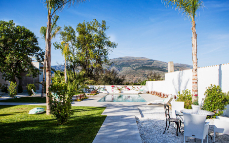 Pool area with views to Cerro del Caballo (3,000 metres high)