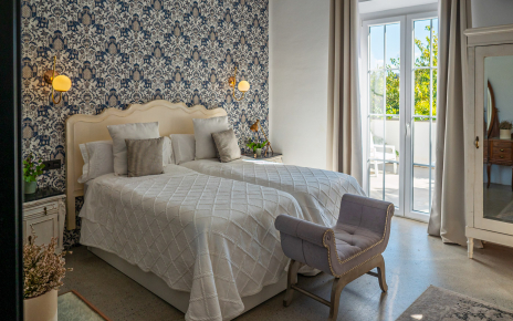 Suite 4 (upper floor)