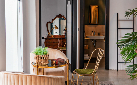 Suite 7 - living area