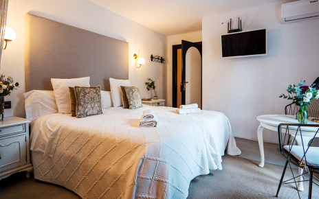 Suite 8 (upper floor)