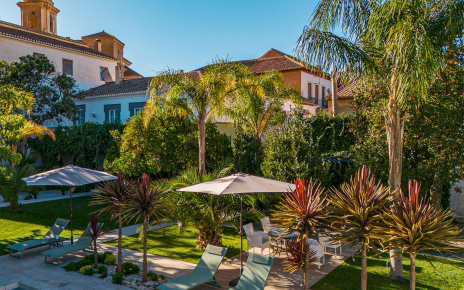 Wonderful tranquil spot yet short walk to facilities