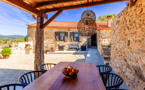 Patio pavimentado con zona de barbacoa