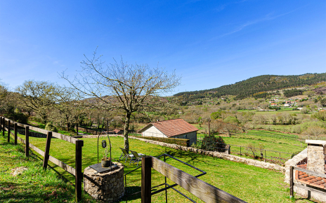 Amplios jardines aterrazados