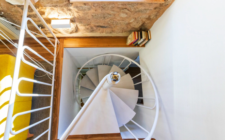 Accesos a nivel inferior desde salón