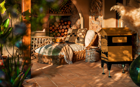 Porch with relaxing area