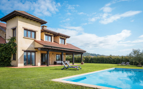 Your modern-looking villa with swimming pool in Northern Spain