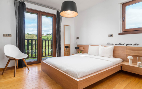 Bedroom 2 with balcony
