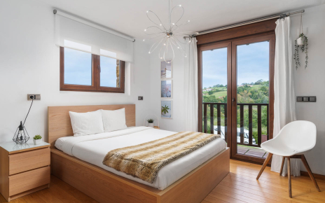 Bedroom 4 with balcony