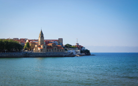 The lively town of Gijon is 20 min away!