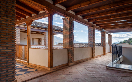 2nd floor is an attractive roof terrace / viewpoint