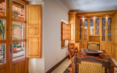 Additional dining area / library