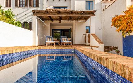 Private pool, 6 x 2.5 metres