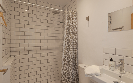 Bathroom (shower) in bedroom 6