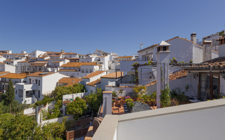 There are other houses alongside