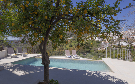 This corner offers great privacy