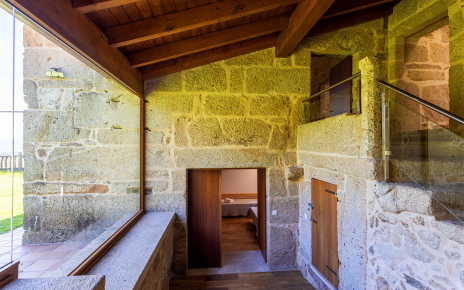 La casa está distribuida en tres niveles