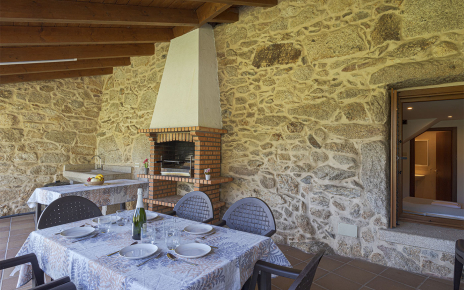 Porche amueblado con barbacoa