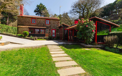 Jardines que rodean la casa